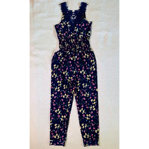 Floral Sleeveless Jumpsuit with Back Embroidery Detail NEW Small - Picture 9 of 10